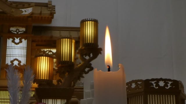 祭壇と蝋燭
