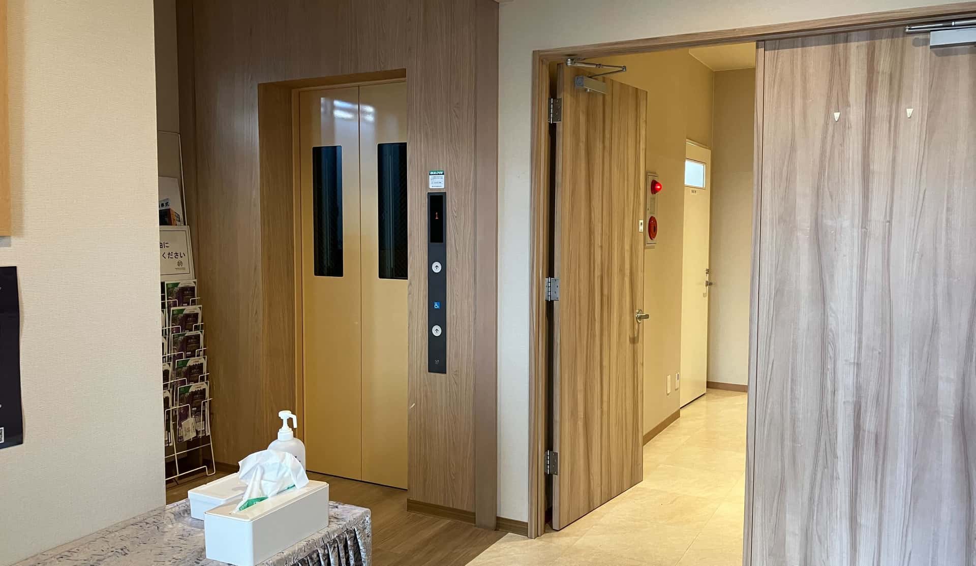 おくりびとのお葬式大谷地店の式場内エレベーター