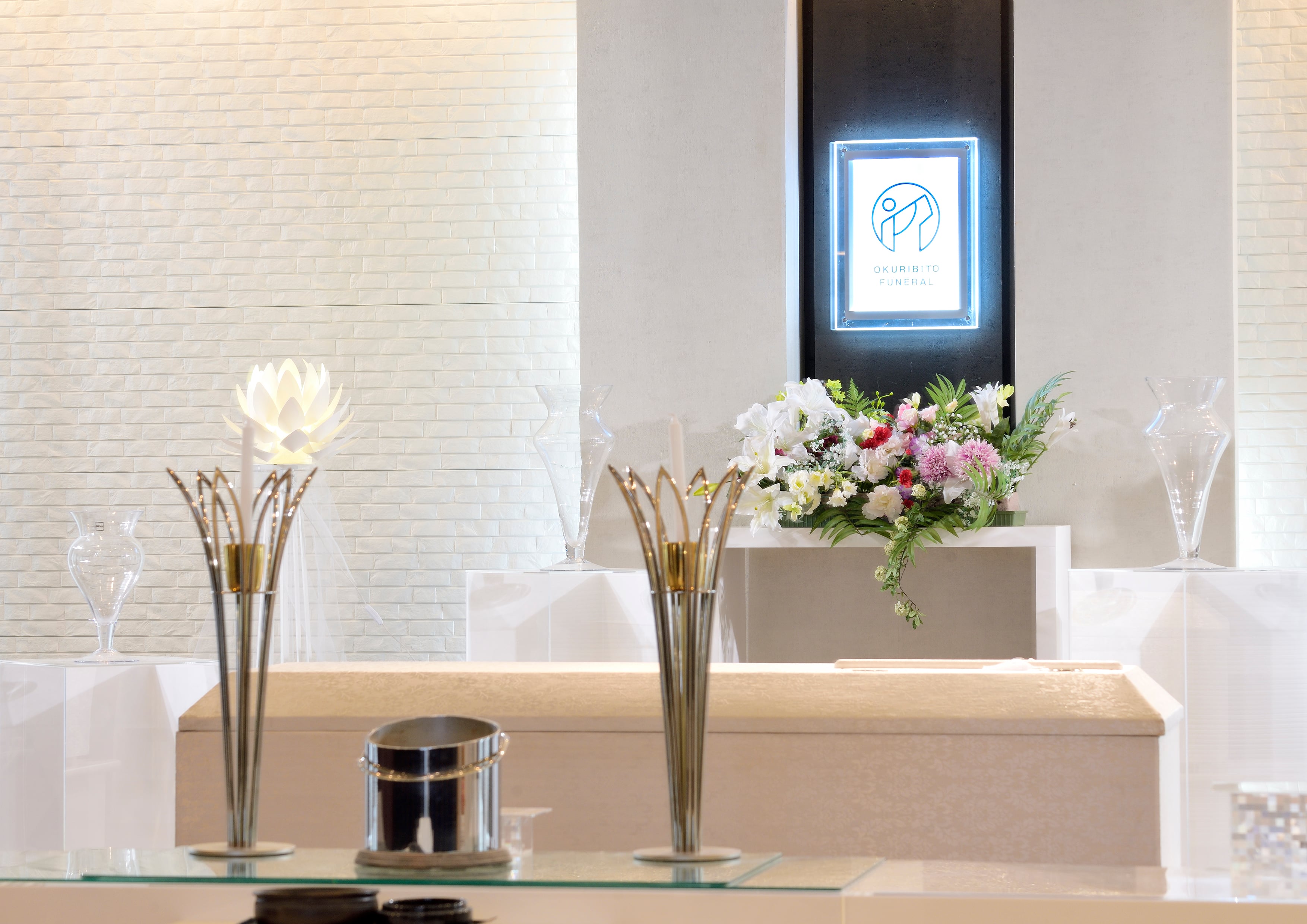 一般葬って何?流れや費用、メリット、家族葬との違いまで紹介