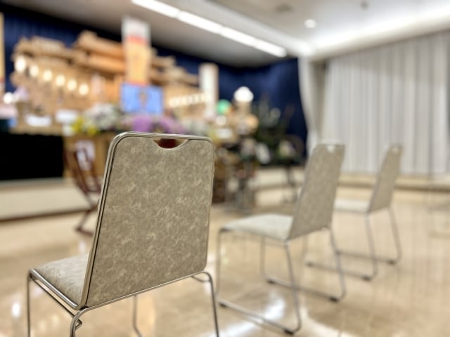 一般葬の平均人数は?制限はある?葬儀の特徴や家族葬との違いを紹介