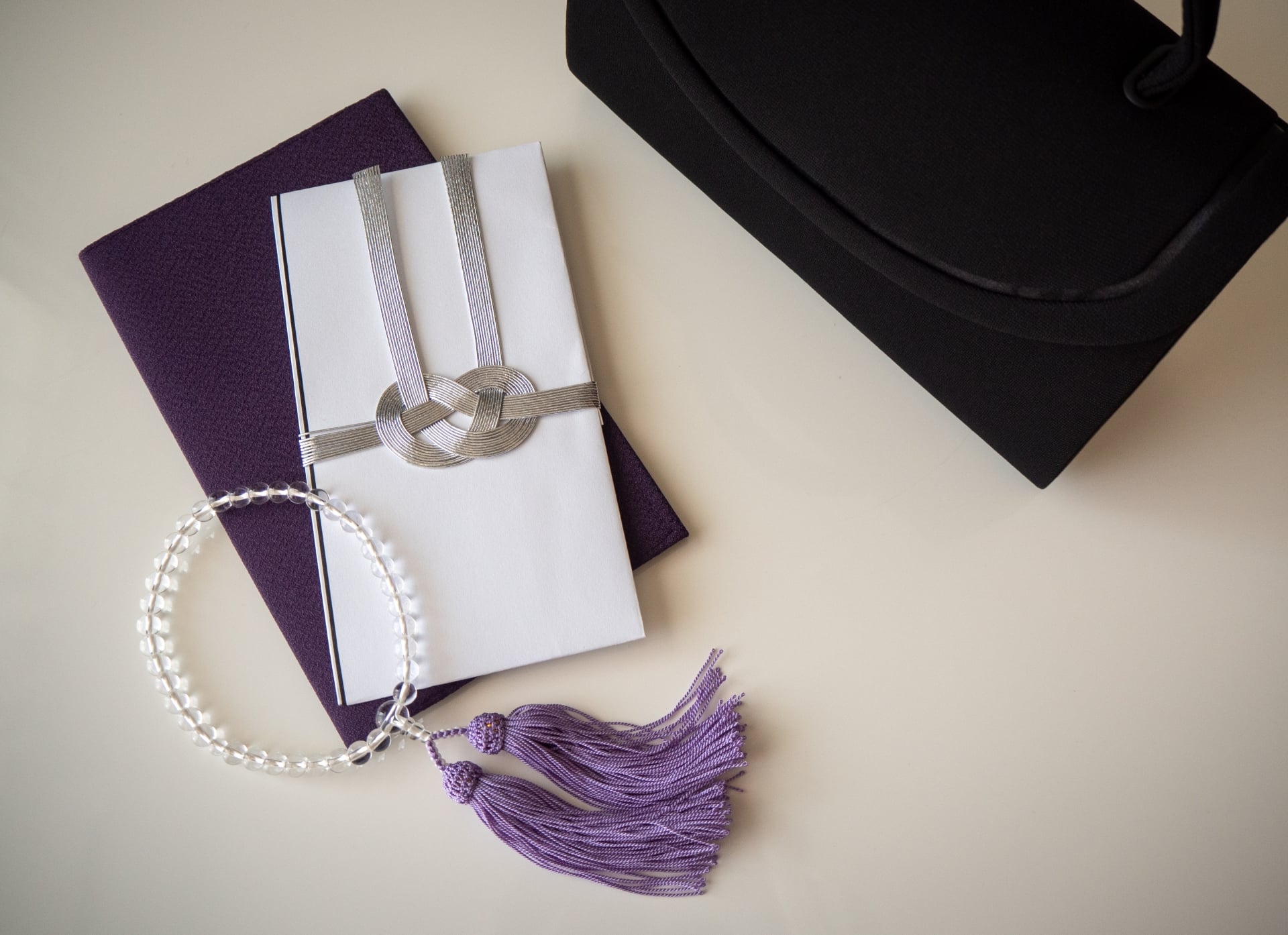 【香典マナー】香典の書き方・渡し方マナーや金額相場を詳しく紹介!