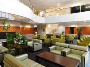 横浜市南部斎場の1階ロビー