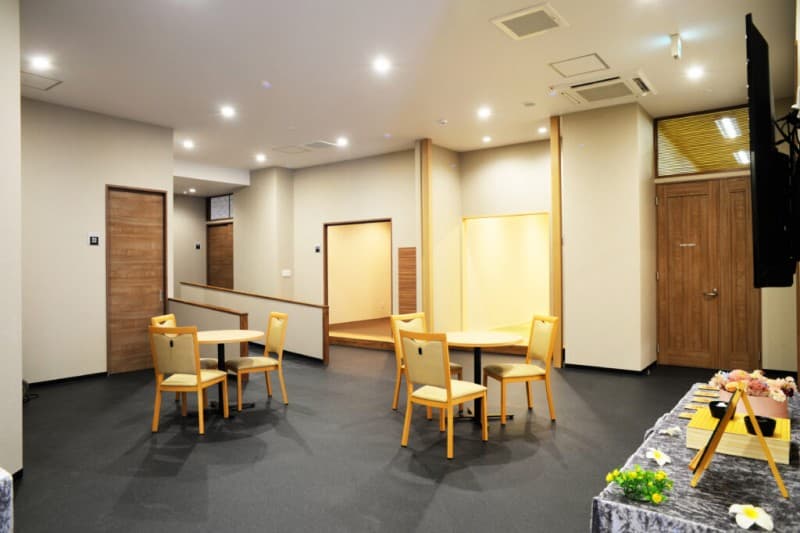 白を基調としたシンプルモダンで落ち着きのある空間です。の画像