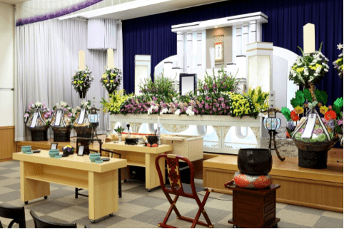 葬儀場と式場の違いは?葬儀場を選ぶ際のポイントをわかりやすく解説