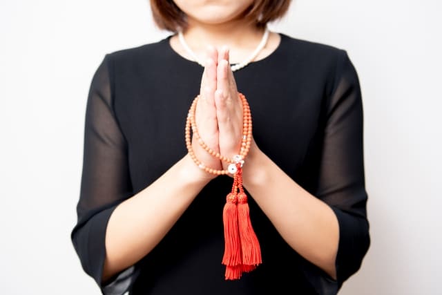 葬儀における真珠アクセサリーの身につけ方。真珠は必ず必要なの?