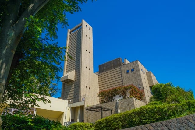 なぜ「火葬」が行われるのか?火葬の流れやマナーを紹介します。