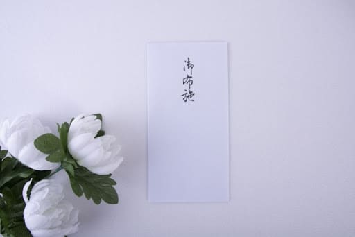 お布施の意味や金額の相場は?知っておくべきマナーをご紹介!