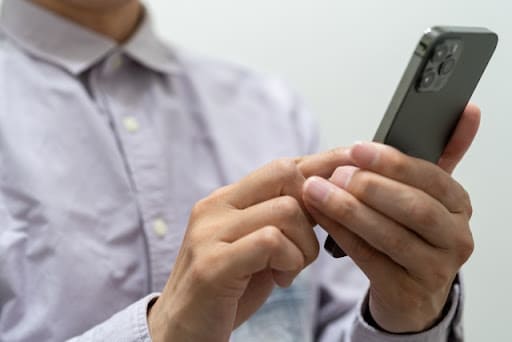 葬儀で会社を休む際の連絡マナー|連絡手段や伝え方について解説します